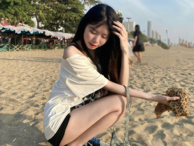 อามิ – รัชดา (21ปี)