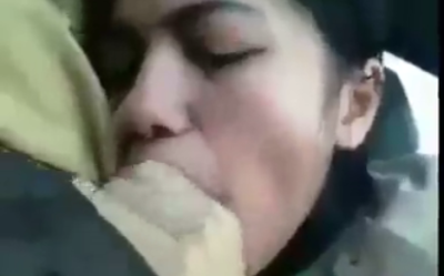 หลุดราชการสาวเงียนจัด อมควยในรถ